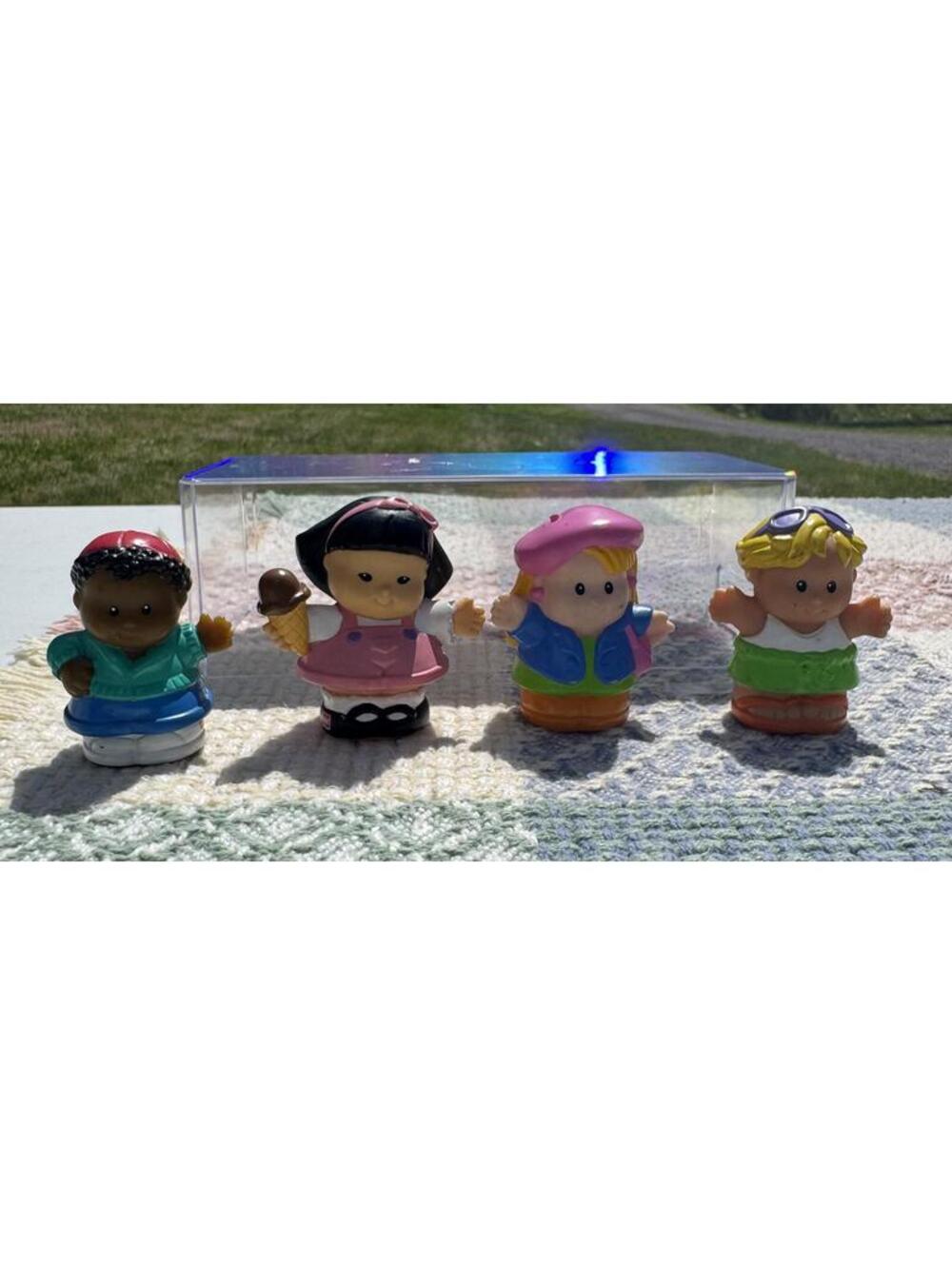 2000-2002 Dated Fisher-Price Little People Figures Set of 4